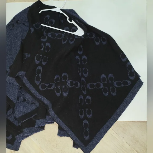 Coach Signature Poncho - Black/Midnight Navy - Picture 9 of 10